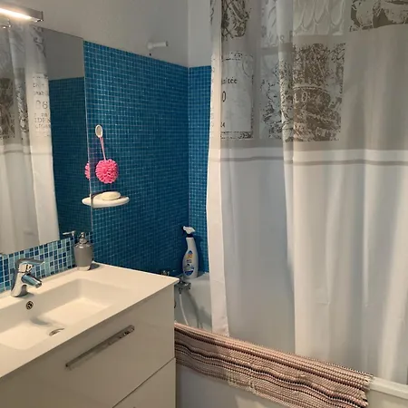 Apartment T2 40m² A 150m De La Avec Parking Prive Et Loggia - - Fr-1-796-26 *